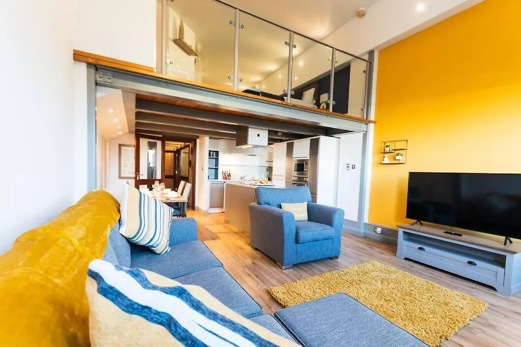 Nottingham Central Lace Market Apartment With Three Bedrooms And Free Parking